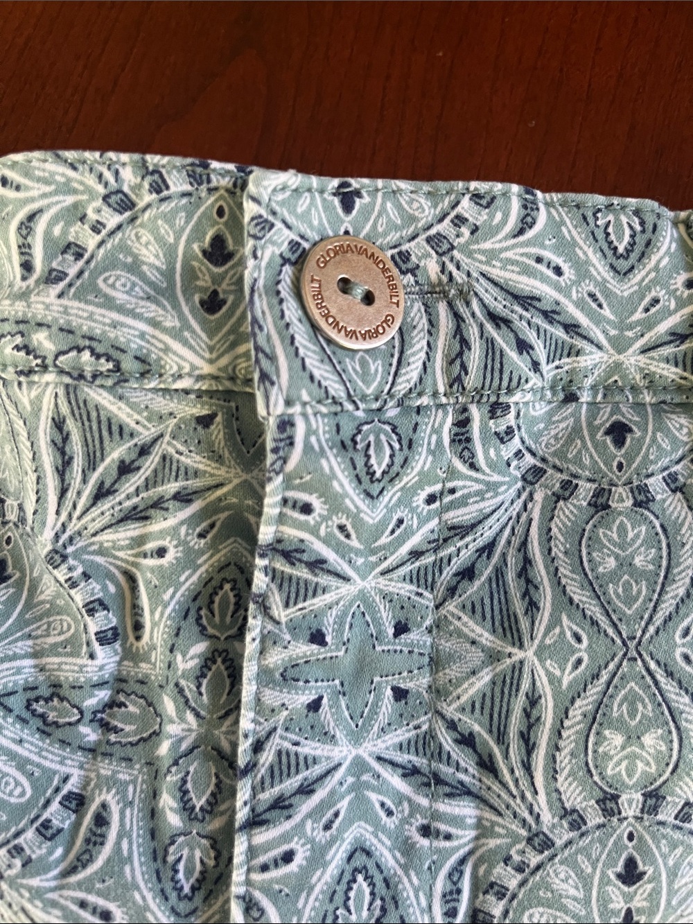 Women’s Gloria Vanderbilt Khaki Casual Shorts - Picture 5 of 7